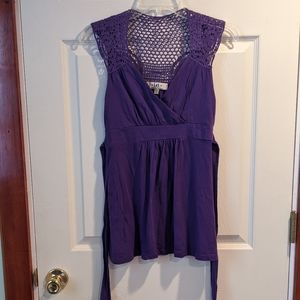 ♦️B2G1FREE♦️ v neck, tie back, open knit top back